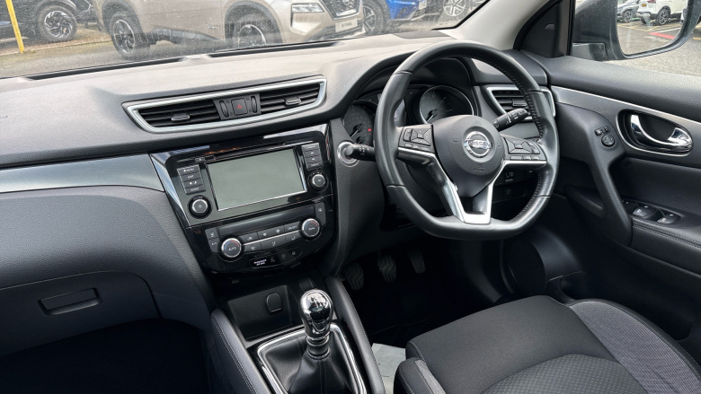 Nissan Qashqai 1.3 DiG-T N-Connecta 5dr [Glass Roof Pack] Petrol Hatchback